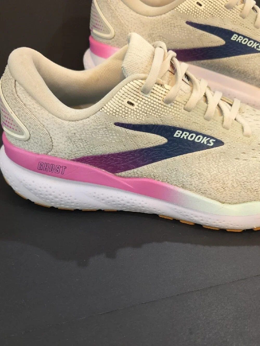Brooks Ghost 16 Women's Shoes in Beige with Pink and Navy Accents Size 10.5